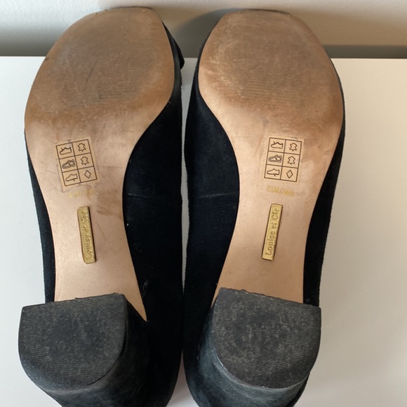 Suede size 8.5 heels with bow - Picture 3 of 5